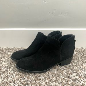 Black ankle boots size 7 1/2